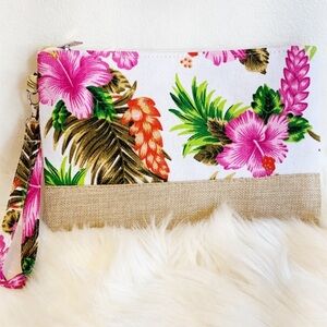 NWT White Hibiscus Floral Clutch Wristlet Cosmetic Bag Boutique